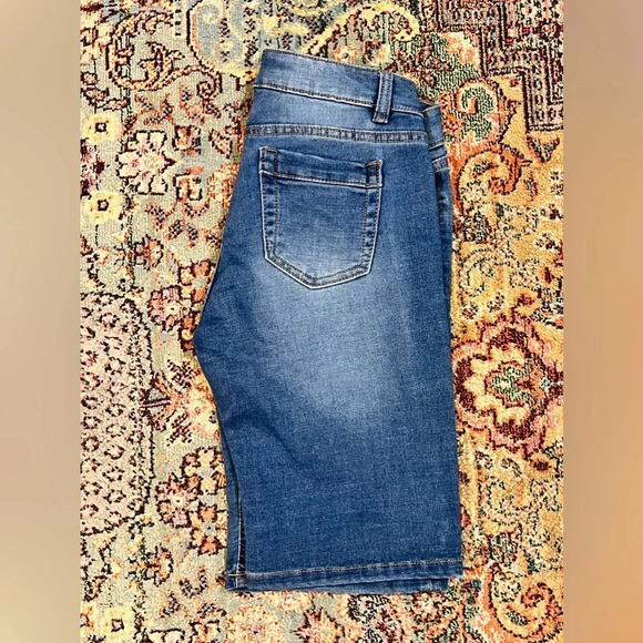 FINAL PRICE NWT Baccini Dark Denim Wash Shorts - Picture 5 of 5